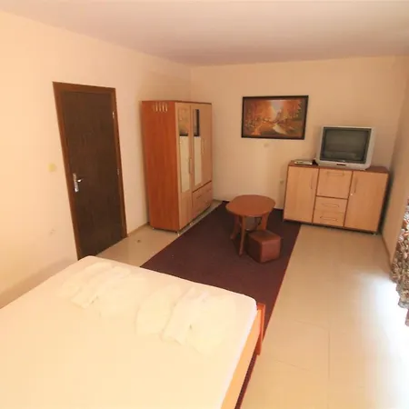 아파트 Eden - Menada *